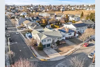 40 Valley Ct, Secaucus, NJ 07094 - Photo 8