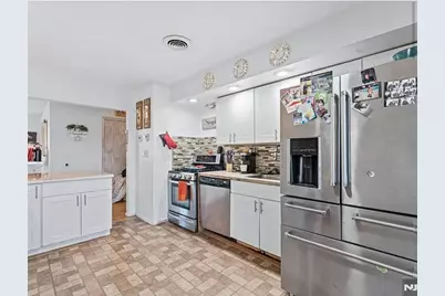 40 Valley Ct, Secaucus, NJ 07094 - Photo 4