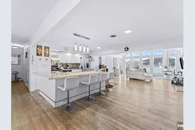 40 Valley Ct, Secaucus, NJ 07094 - Photo 2