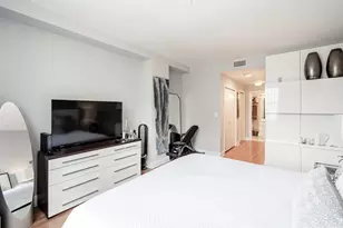 207 Shearwater Ct W, Jersey City, NJ 07305 - Photo 10