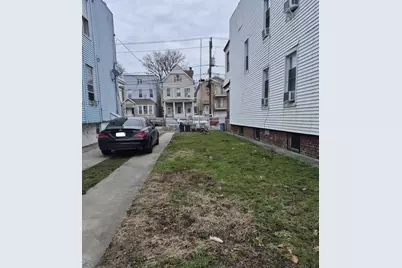 77 Pearsall Ave, Jersey City, NJ 07305 - Photo 12