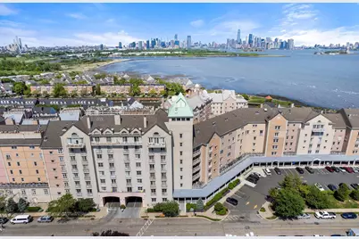 100 Shearwater Ct East #64, Jersey City, NJ 07305 - Photo 22