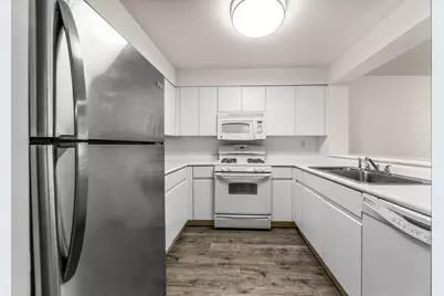 402 Chase Ct #402, Edgewater, NJ 07020 - Photo 4