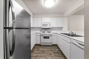 402 Chase Ct, Edgewater, NJ 07020 - Photo 4