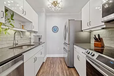 109 Shearwater Ct East #22, Jersey City, NJ 07305 - Photo 4