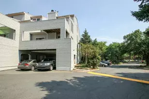 700 Mainsail Ln, Secaucus, NJ 07094 - Photo 10