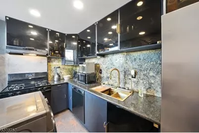 50 Glenwood Ave #702, Jersey City, NJ 07306 - Photo 8