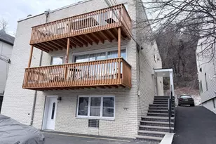 426 Undercliff Ave, Edgewater, NJ 07020 - Photo 1