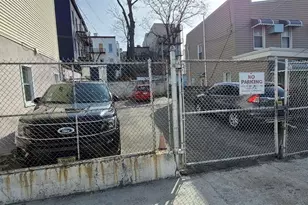 282 New York Ave, Jersey City, NJ 07307 - Photo 16