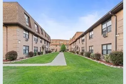 16 North End Dr #16, Secaucus, NJ 07094 - Photo 2