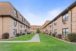 16 N End Dr, Secaucus, NJ 07094 - Photo 2