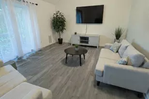 107 Sunshine Ct, Sayreville, NJ 08859 - Photo 2