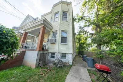 17 Bayside Pl, Jersey City, NJ 07305 - Photo 4