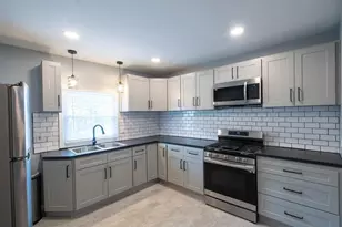 17 Bayside Pl, Jersey City, NJ 07305 - Photo 6