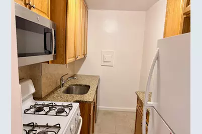10 Huron Ave #9M, Jersey City, NJ 07306 - Photo 1