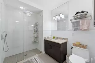 9 Somerset Ln, Edgewater, NJ 07020 - Photo 6