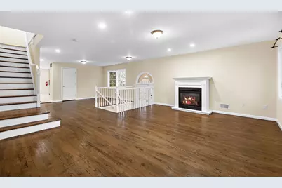 12 Liberty Ct, Secaucus, NJ 07094 - Photo 6