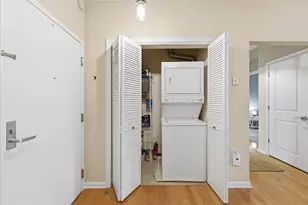 4 Constellation Pl, Jersey City, NJ 07305 - Photo 10