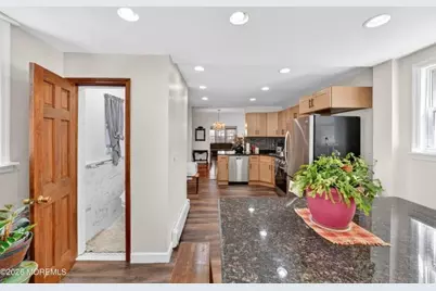 28 Willow St, Bayonne, NJ 07002 - Photo 16