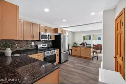 28 Willow St, Bayonne, NJ 07002 - Photo 6