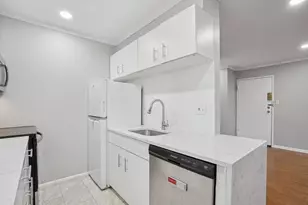56 68th St, Guttenberg, NJ 07093 - Photo 4