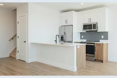 67 Martin Luther King Blvd #204, Newark, NJ 07104 - Photo 2