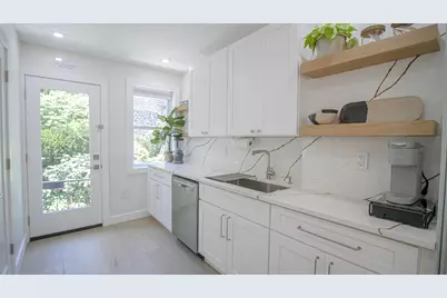 268 Old River Rd #2A, Edgewater, NJ 07020 - Photo 4
