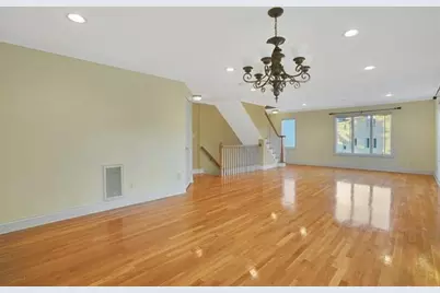 5 Hops Commons Ct #5, Secaucus, NJ 07094 - Photo 4