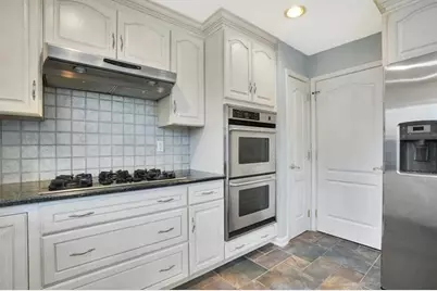 5 Hops Commons Ct #5, Secaucus, NJ 07094 - Photo 10