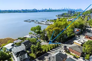 5 Vista Ln, Edgewater, NJ 07020 - Photo 1