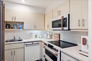 208 Shearwater Ct W, Jersey City, NJ 07305 - Photo 12