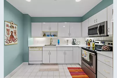 208 Shearwater Ct West #32, Jersey City, NJ 07305 - Photo 8