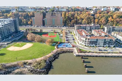 150 Henley Pl #404, Weehawken, NJ 07086 - Photo 10
