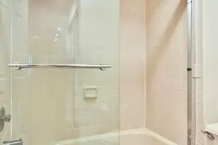 700 Mainsail Ln, Secaucus, NJ 07094 - Photo 6