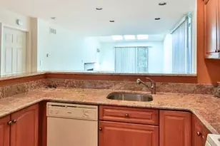 700 Mainsail Ln, Secaucus, NJ 07094 - Photo 4