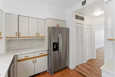 204 Shearwater Ct West #21, Jersey City, NJ 07305 - Photo 4