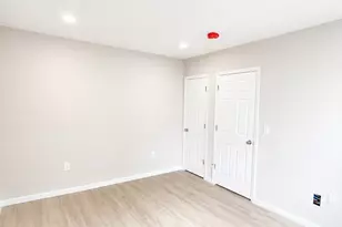 160 Vroom St, Jersey City, NJ 07306 - Photo 6