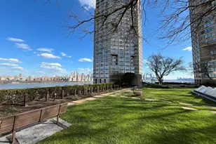 7000 Blvd E, Guttenberg, NJ 07093 - Photo 22
