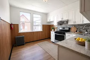 15 Newark Bay Ct, Bayonne, NJ 07002 - Photo 2