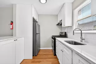 42 Lienau Pl, Jersey City, NJ 07306 - Photo 2