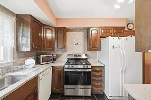 136 Poplar St, Jersey City, NJ 07307 - Photo 16
