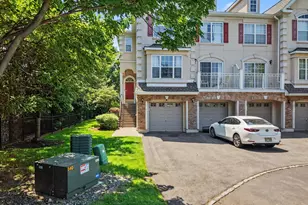 180 Blue Heron Dr, Secaucus, NJ 07094 - Photo 2