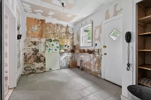 6104 Monitor Pl, West New York, NJ 07093 - Photo 4