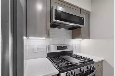 29 North End Dr, Secaucus, NJ 07094 - Photo 10
