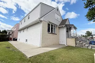 15 Suburbia Dr, Jersey City, NJ 07305 - Photo 2