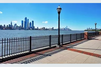 31 Cambridge Way, Weehawken, NJ 07086 - Photo 32