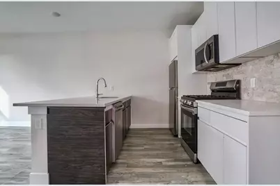 140 Avenue B #204, Bayonne, NJ 07002 - Photo 6