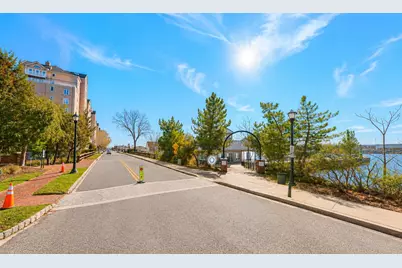 206 Shearwater Ct West #60, Jersey City, NJ 07305 - Photo 16