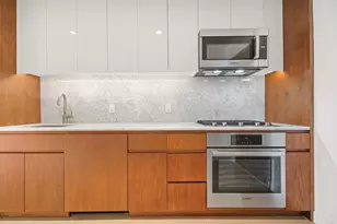 75 Park Ln S, Jersey City, NJ 07310 - Photo 10