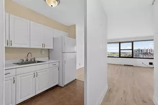 135 Montgomery St, Jersey City, NJ 07302 - Photo 2